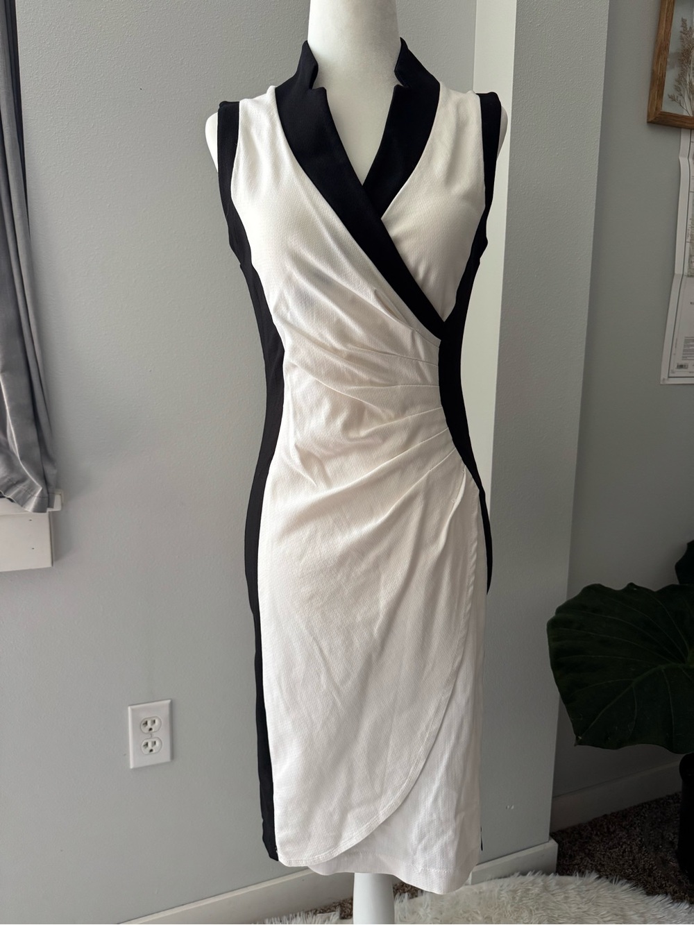 Vintage Joseph Ribkoff black white colorblock ruched wrap style dress size 4